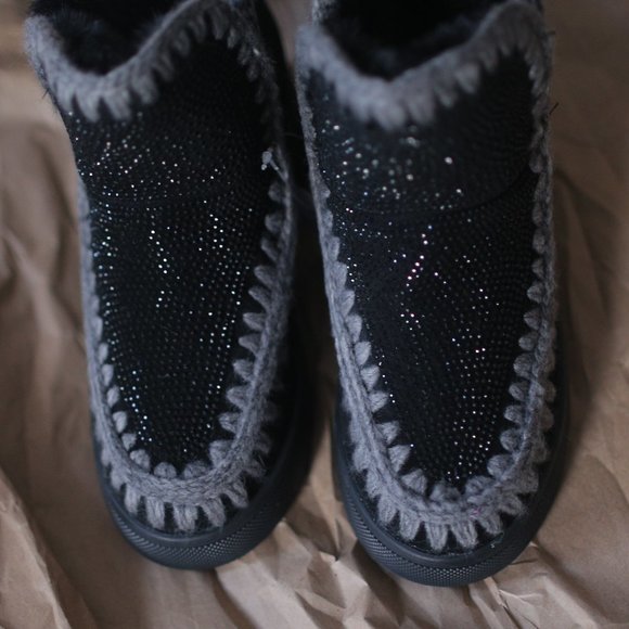 NWT Anabel Black Embellished Waterproof Faux-Fur & Suede Mocassin Booties. - Picture 4 of 9